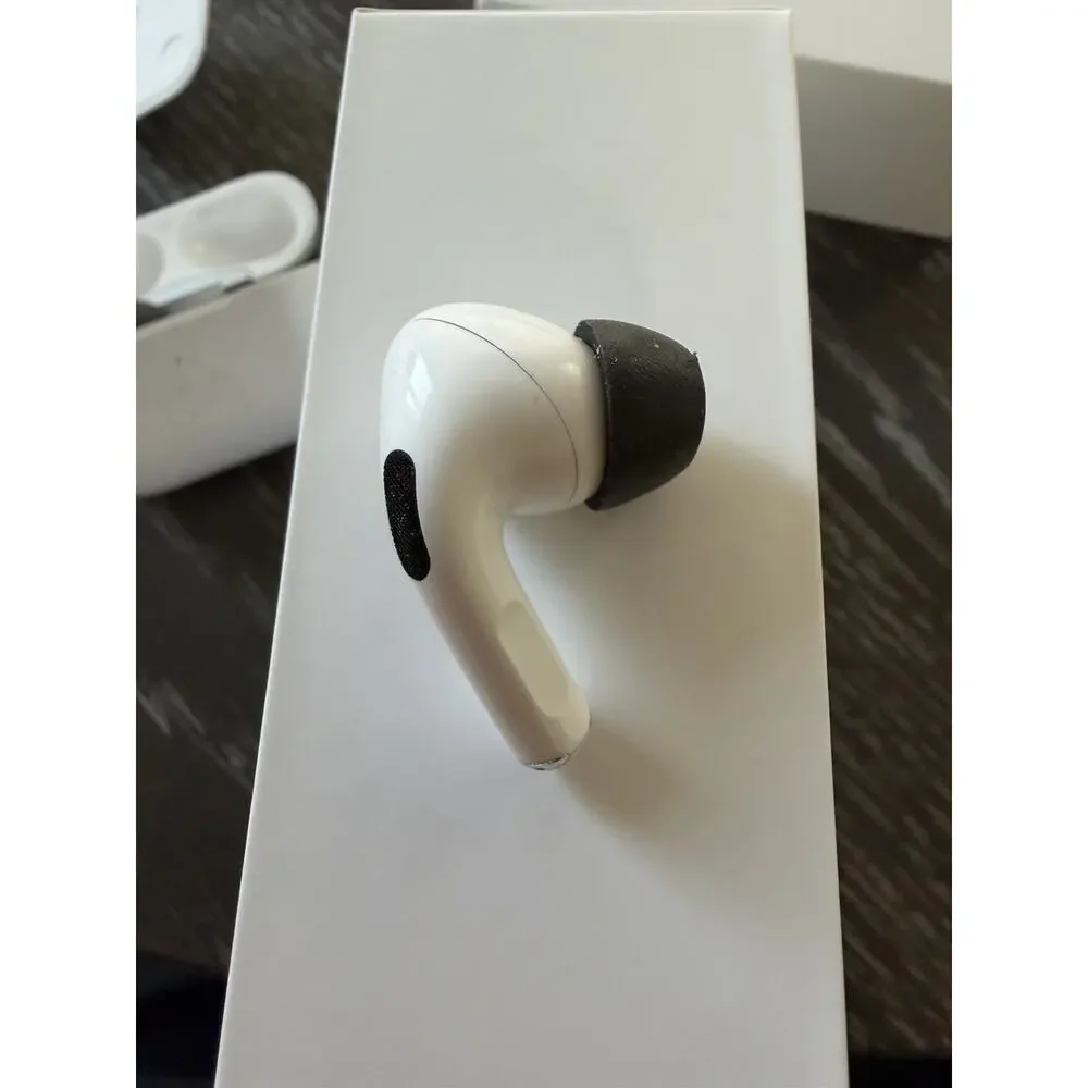Apple AirPods Pro 1st Generation For Repair (Static) 2 Earbuds & Charging Case
